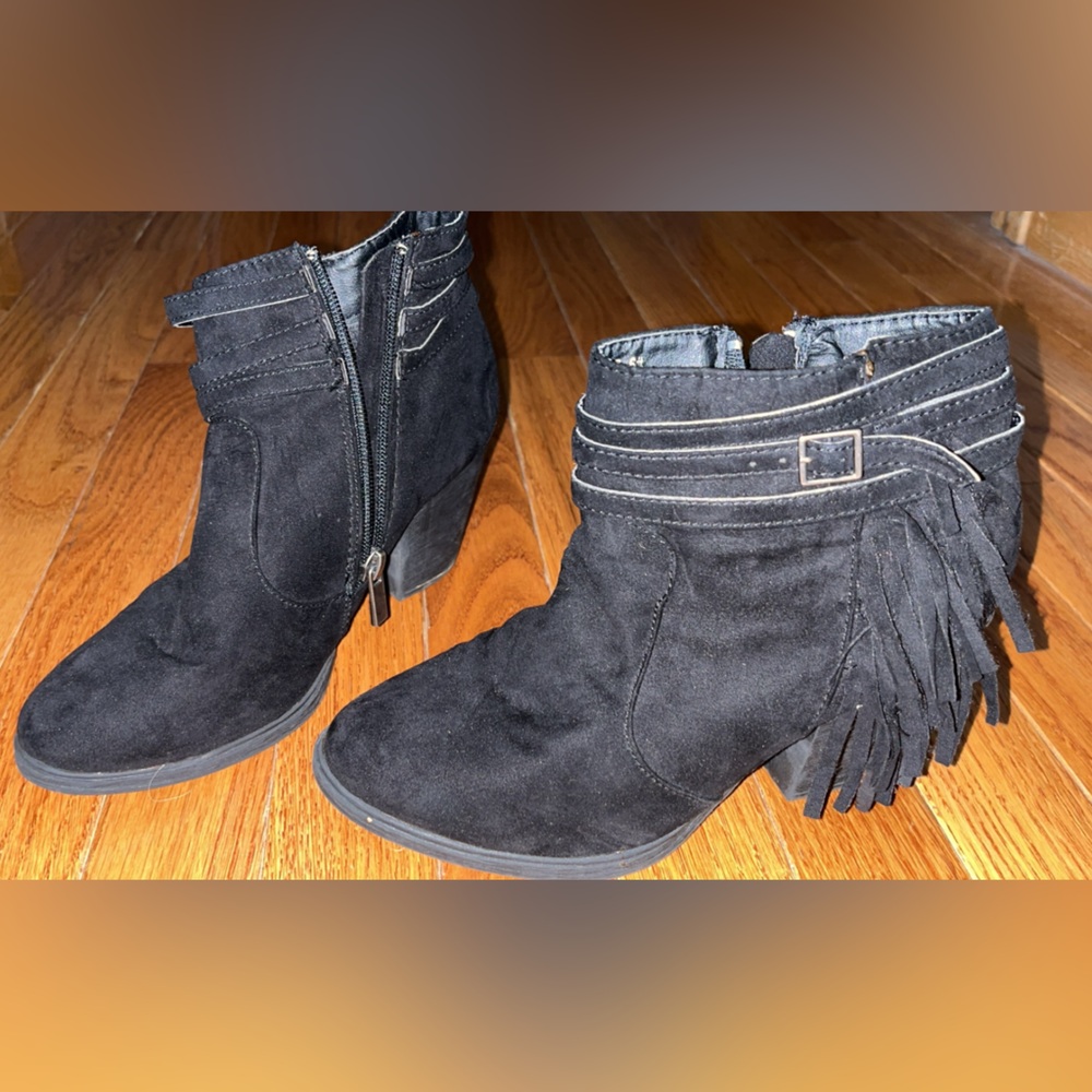 Black fringe booties